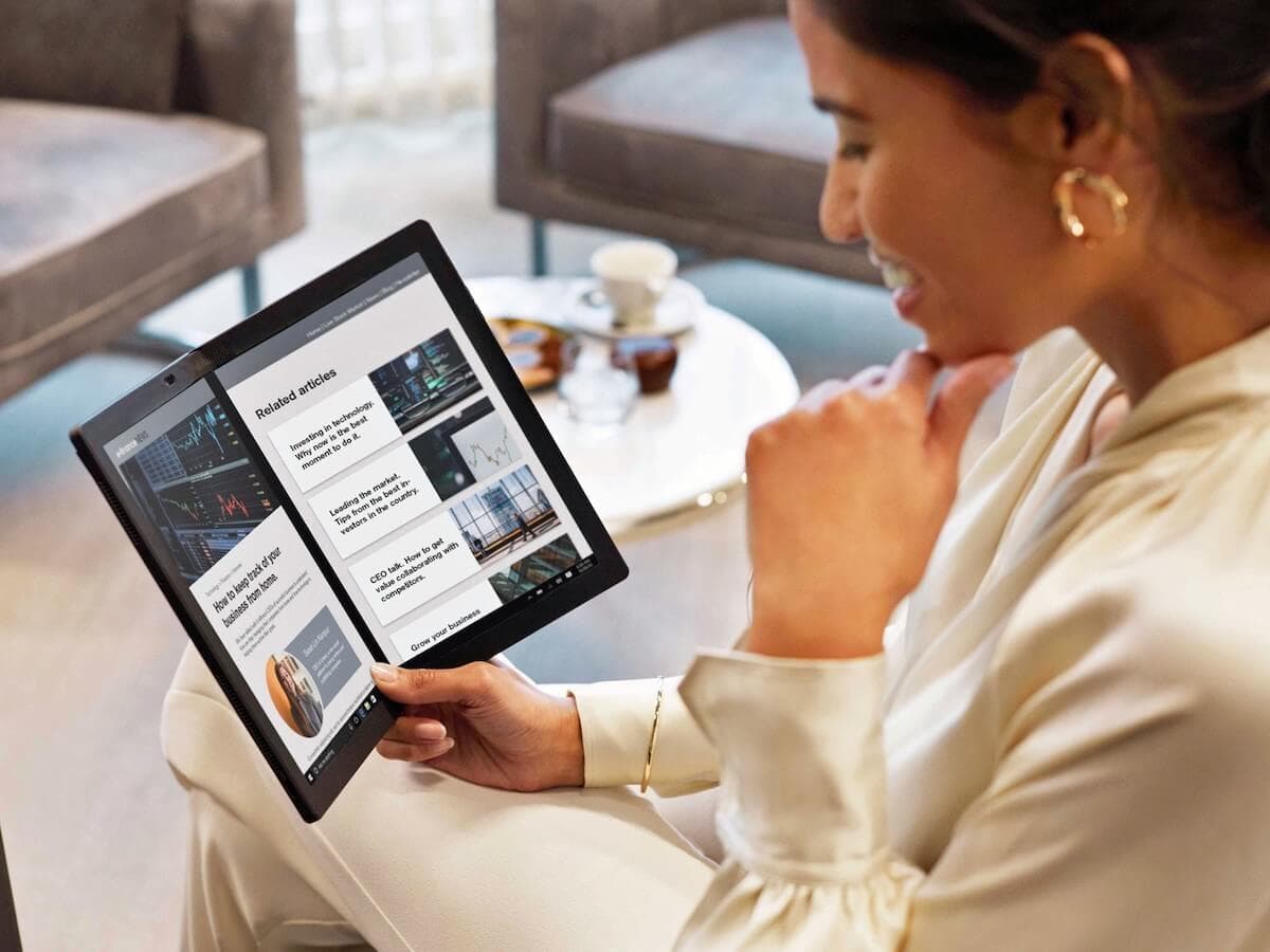 ThinkPad X1 Fold (lifestyle)