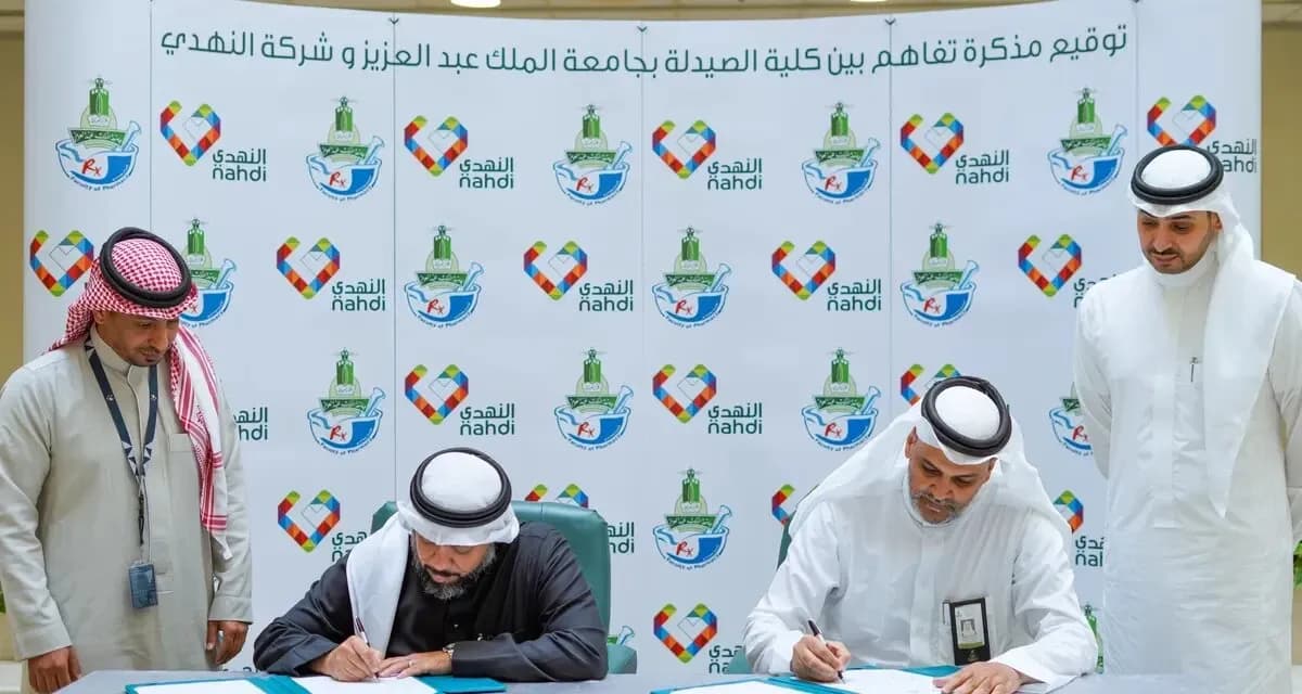 KAU photo signing_ssict_1200_640