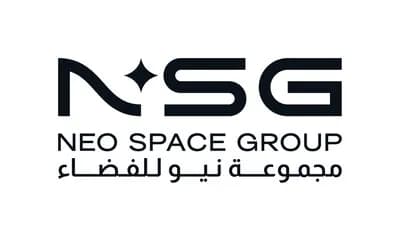 مجموعة نيو للفضاء (Neo Space Group – NSG) تُتم استحواذها على شركة UP42 التابعة سابقاً لـشركة إيرباص للدفاع والفضاء ((Airbus Defence and Space الرياض - المملكة العربية السعودية وبرلين – ألمانيا: ١٠ يوليو ٢٠٢٥ -- أعلنت مجموعة نيو للفضاء (NSG)، إحدى شركات صندوق الاستثمارات العامة (PIF) والمزوّد التجاري الرائد لخدمات الفضاء في المملكة ، عن إتمامها الإستحواذ الكامل على شركة UP42 ، المنصة الرائدة لمراقبة الأرض (EO)، والتي كانت مملوكة سابقًا لشركة Airbus Defence and Space. وبعد الإعلان المبدئي في ديسمبر 2024، أصبحت UP42 رسميًا جزءًا من منظومة مجموعة نيو للفضاء ((NSG. يعزز هذا الاستحواذ قدرات مجموعة نيو للفضاء في مجال الجغرافيا المكانية على الصعيد العالمي ، ويُسرع من وتيرة نمو وإبتكار UP42 لخدمة العملاء والشركاء حول العالم. قال مارتين بلانكن، الرئيس التنفيذي لمجموعة نيو للفضاء: "نحن في غاية الحماس للترحيب رسميًا بشركة UP42 ضمن مجموعتنا. إنها لحظة محورية تعزز مكانتنا كأحد الرواد في مجال الجغرافيا المكانية. نحن ملتزمون معًا بدفع هذا القطاع إلى الأمام، وتقديم حلول فعالة تدعم الأعمال وتخدم الصناعات الحيوية في المملكة العربية السعودية وفي جميع أنحاء العالم". ومن جانبه، قال شون وايلد، الرئيس التنفيذي لشركة UP42: "إنها لمرحلة جديدة ومثيرة للغاية في مسيرة UP42 وباعتبارنا الآن أحد الركائز الأساسية لمجموعة نيو للفضاء، فإننا نعزز التزامنا بالاستمرارية، ونتوسع في نطاق خدماتنا وشراكاتنا ومنتجاتنا الجغرافية المكانية. ستبقى خدماتنا الحالية والتزامنا تجاه عملائنا كما هي دون تغيير. هذا الاندماج يدعم مهمتنا في تسهيل الوصول إلى بيانات مراقبة الأرض وتحليلها على نطاق واسع، بما يساعد عملاءنا على حل مشكلات معقدة وتحقيق أثر عالمي إيجابي". يساهم هذا الاستحواذ بشكل مباشر في تحقيق مستهدفات رؤية المملكة 2030، من خلال تعزيز البنية التحتية الفضائية الوطنية، وتوطين القدرات التقنية المتقدمة، ودعم نمو الاقتصاد الفضائي التجاري المزدهر في المملكة.