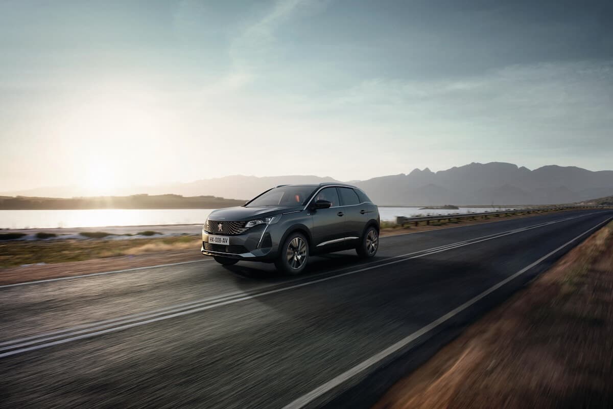 Image 3_ PEUGEOT 3008 Side