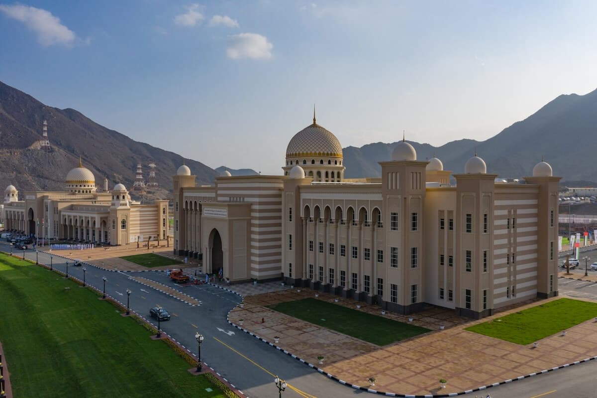 الأكاديمية العربية للعلوم والتكنولوجيا والنقل البحري بالشارقة