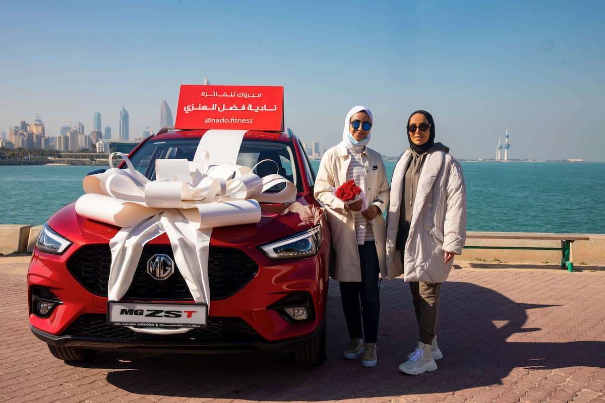 ------ 2 - ------- نادية العنزي مع مدوِّنة الموضة الكويتية فاطمة العوضي
