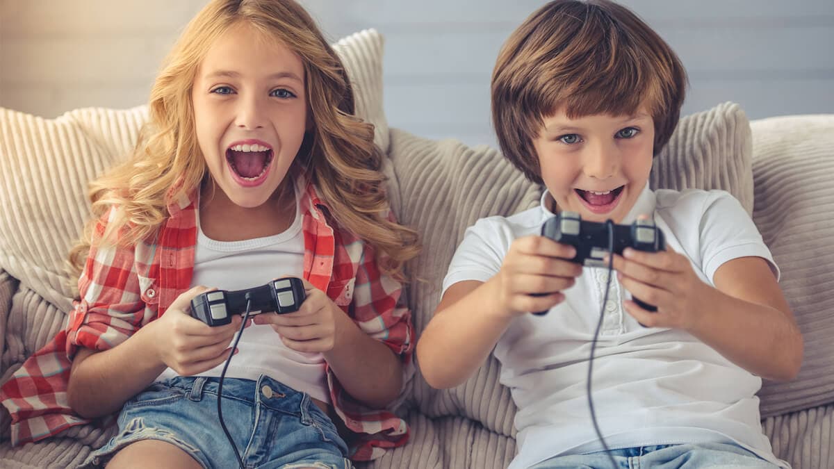 قلق الأهالي من قيام مجرمي الإنترنت باستهداف الأطفال عبر الألعاب الإلكترونية على خلفية أزمة كوفيد-19