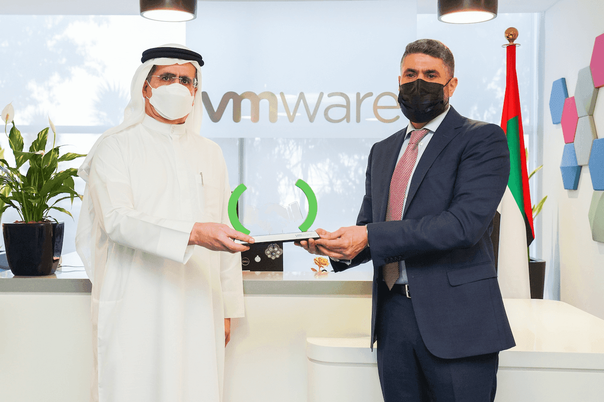 HE Saeed Mohammed Al Tayer MD CEO of DEWA and Ahmed Auda Managing Director Middle East Turkey and North Africa VMware.- v2