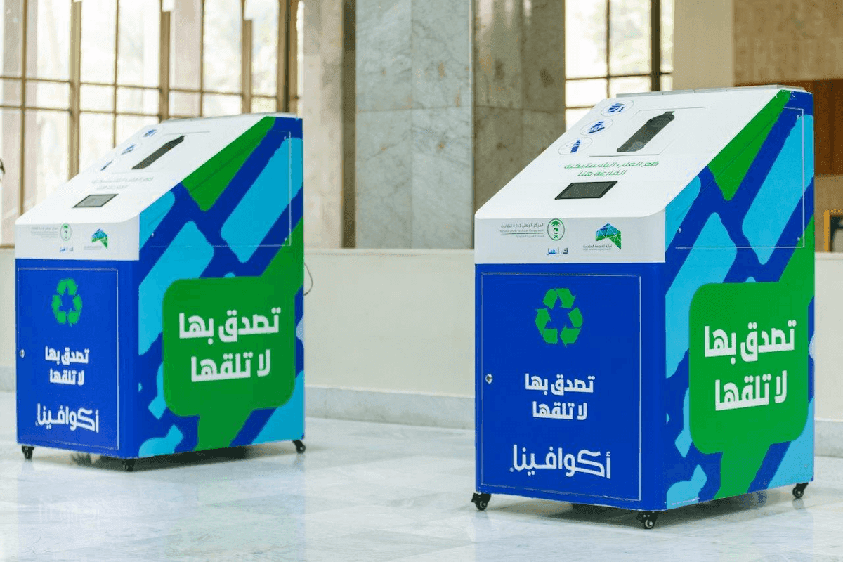 The initiative aims to enhance the awareness on the importance of sorting from the source to preserve the environment by encouraging the local society to put the e