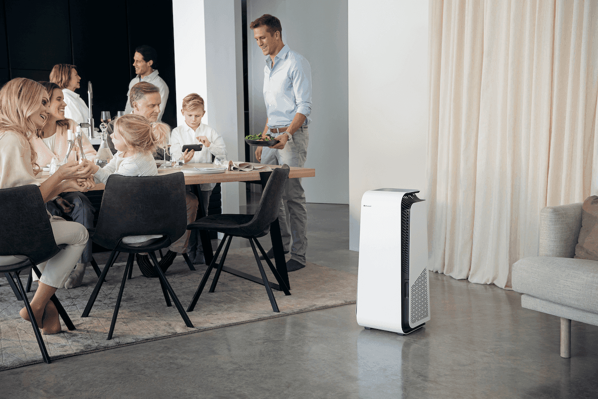 Blueair_HealthProtect-7400_Lifestyle_family-dinner
