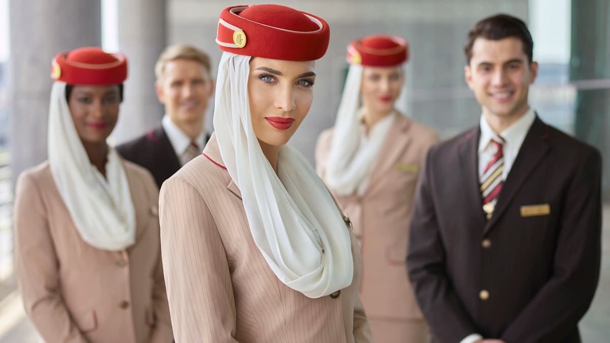 طيران الإمارات تعتزم توظيف 3000 من المضيفين الجويين و500 في خدمات المطار خلال الأشهر الستة المقبلة لدعم العمليات