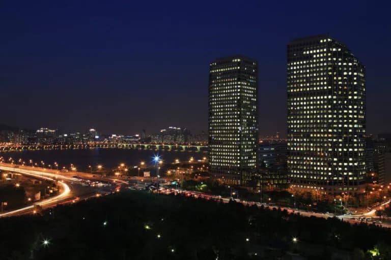 LG-Twin-Towers-768x512_ssict_768_512