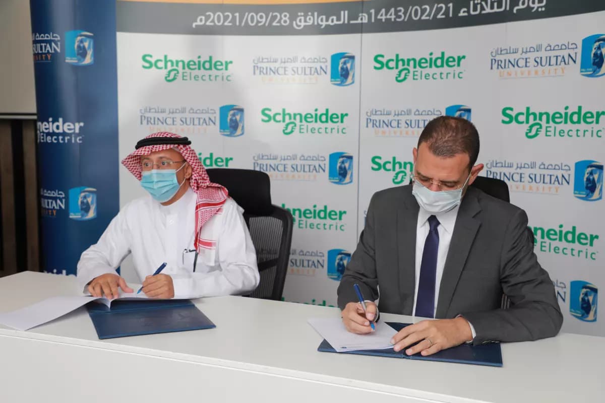 Schneider Electric and Prince Sultan University executives signed the MoU this week (2)