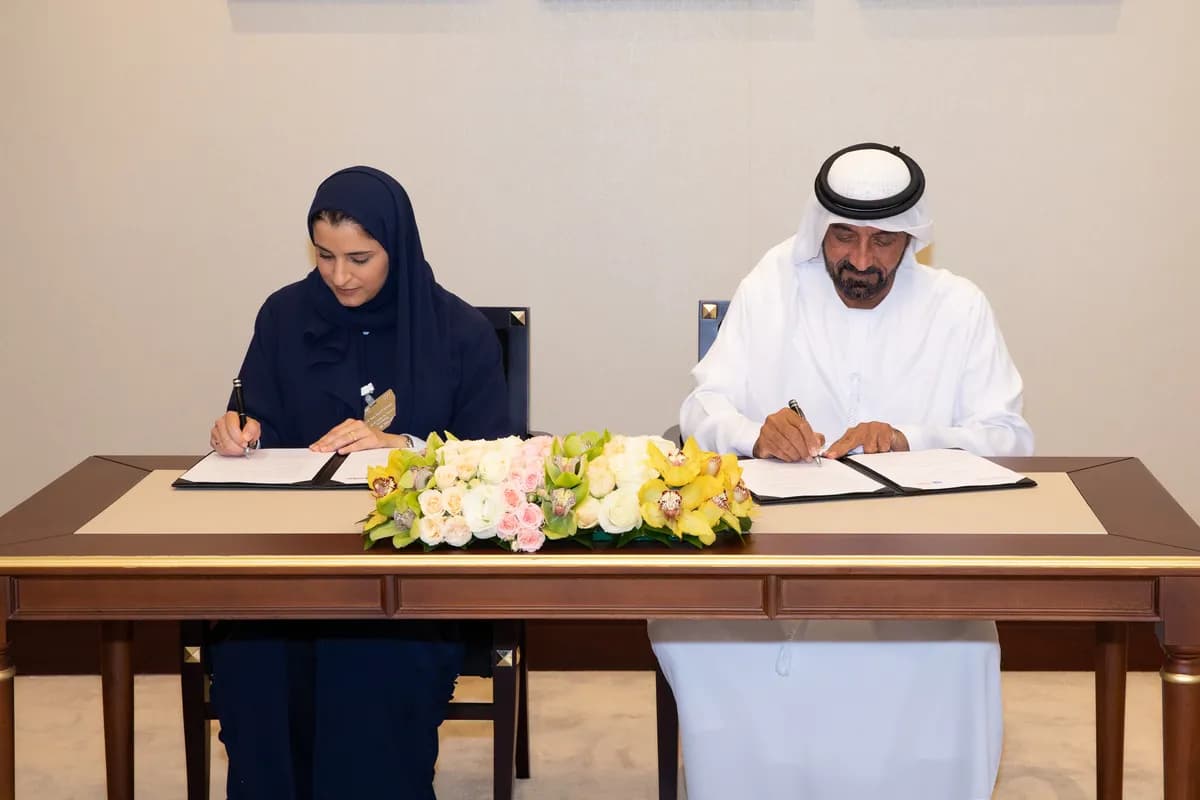 معرض دبي للطيران يوقع مذكرة تفاهم مع وكالة الإمارات للفضاء 2_ssict_1200_800
