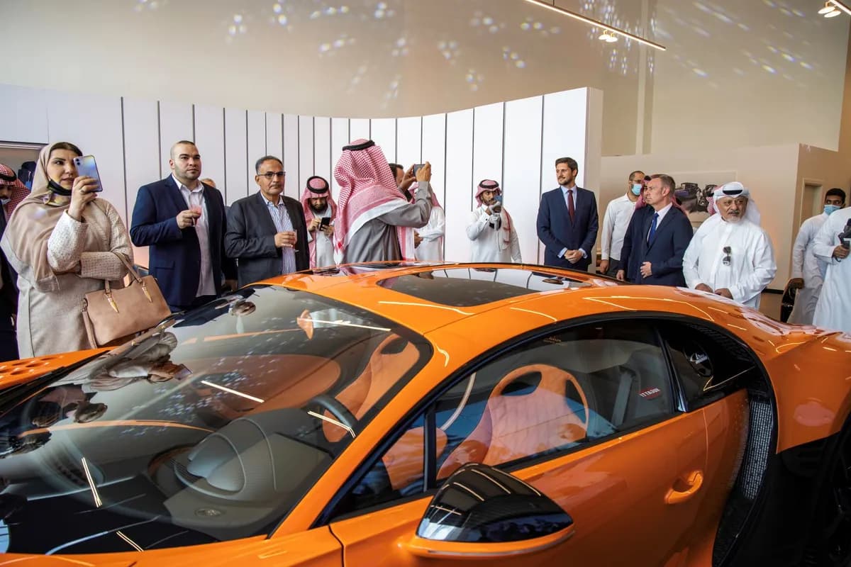 مقطتفات من افتتاح معرض بوغاتي في الرياض_ssict_1200_800