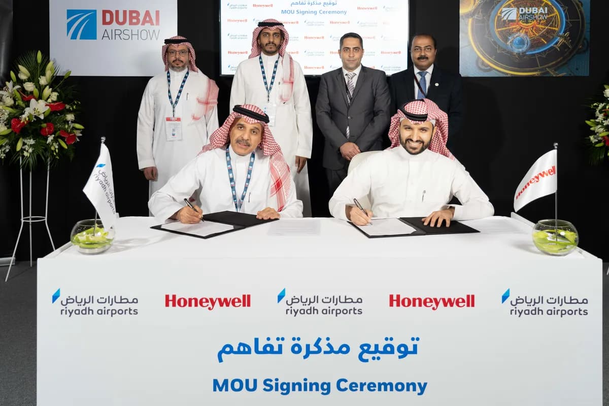 Honeywell and Riyadh Airports Company MoU signing_ssict_1200_800