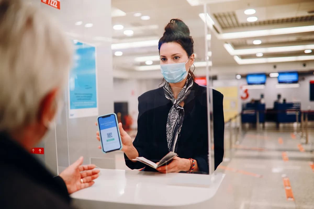 digital-travel-declaration-woman-full-res_ssict_1200_800