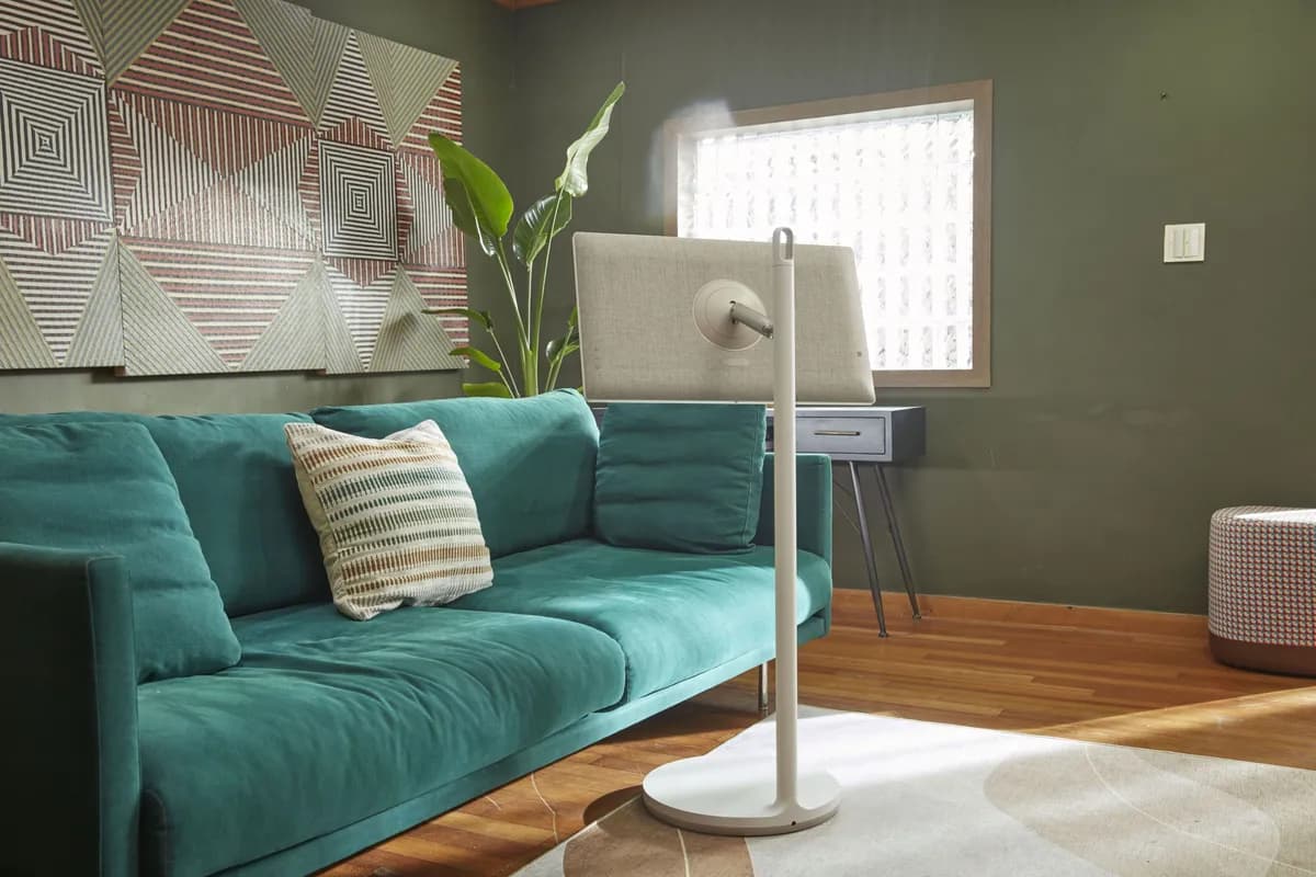 LG StanbyME Living Room_ssict_1200_800