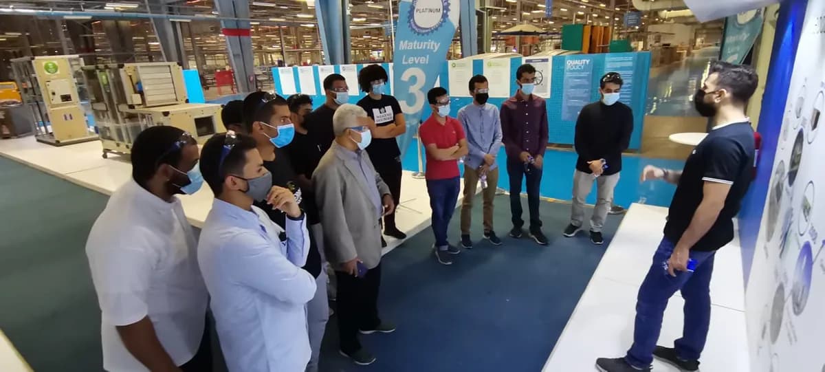 طلاب جامعتي الملك عبدالعزيز والأعمال والتكنولوجيا يزورون مصنع يورك 3_ssict_1200_541