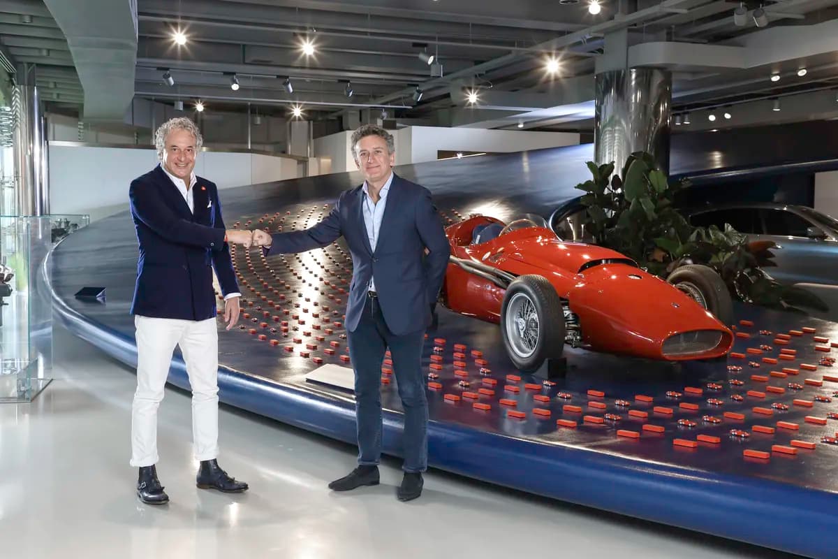 02_Maserati_back_to_racing_Davide_Grasso_CEO_Maserati_and_Alejandro_Agag_Founder_Chairman_Formula E_at_Modena_Plant_ssict_1200_800