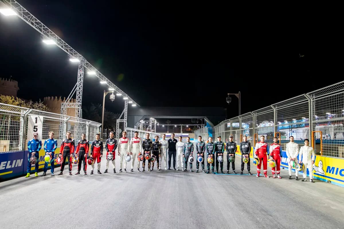 All drivers group shot at the Diriyah E-Prix Site_ssict_1200_800