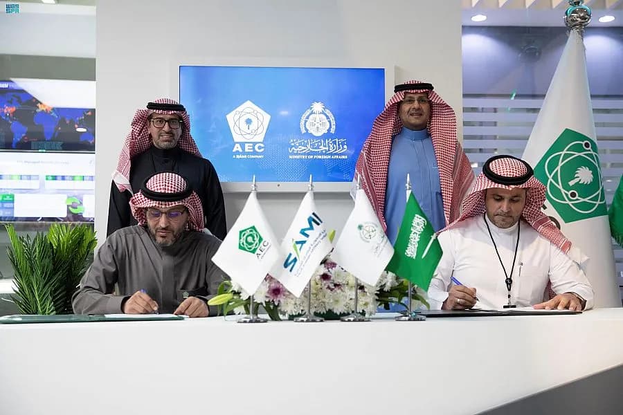 وزارة الخارجية توقع عقدي شراكة مع شركة الإلكترونيات المتقدمة لتقديم الخدمات المدارة الرقمية_ssict_900_600