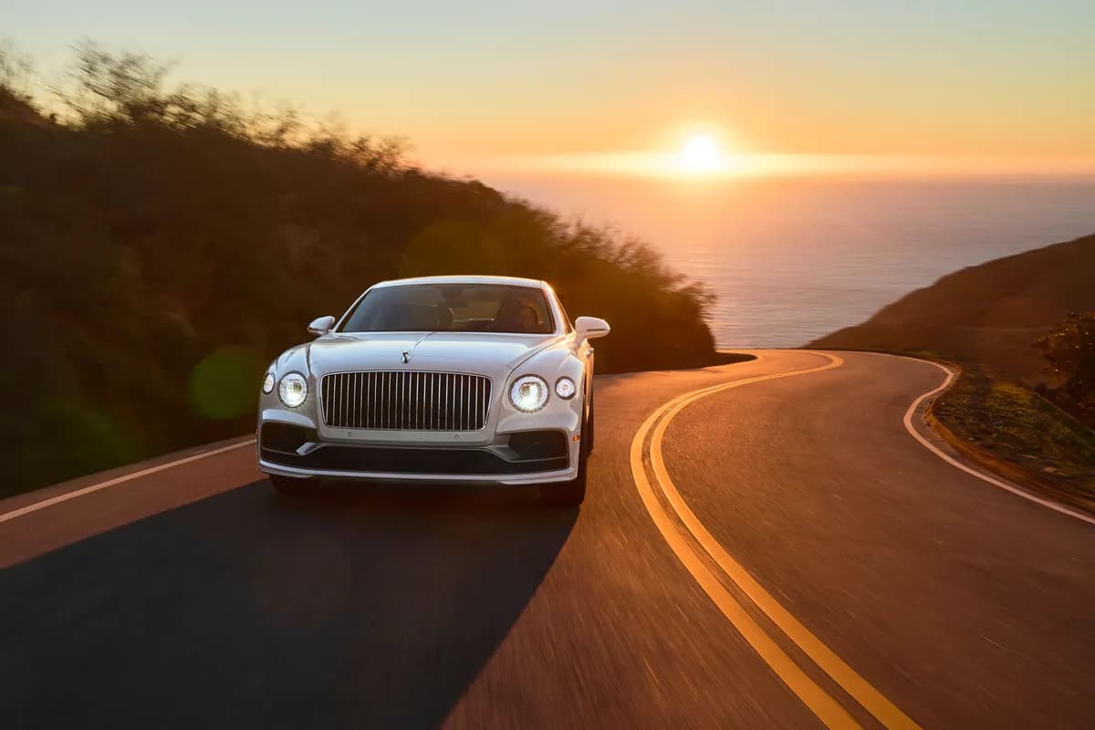 الصورة 1 - Bentley Flying Hybrid_ssict_1200_800