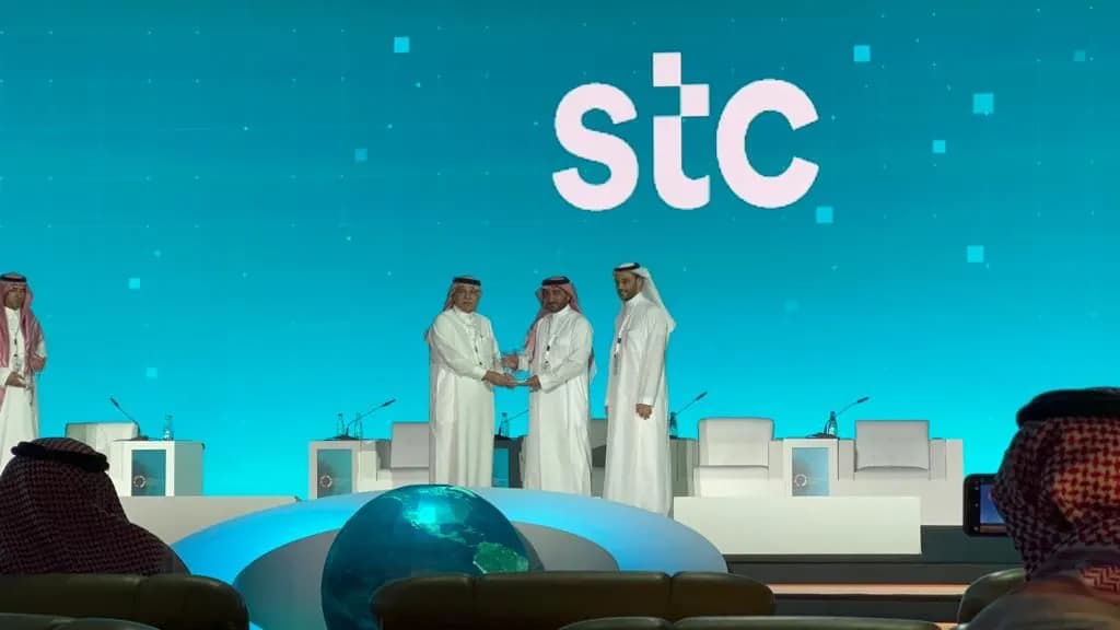 المؤتمر العالمي لريادة الأعمال يكرم stc لدعمها رواد الأعمال والمشاريع التقنية الناشئة 2_ssict_1024_576