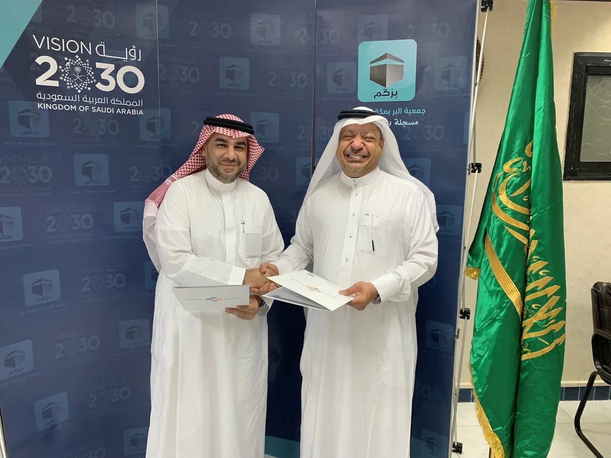 Omar Siraj Akbar (Left), and Mr. Hisham Abderrahman Shilly_ssict_1200_900