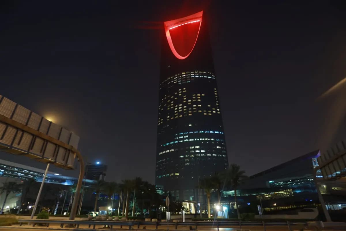 مركز المملكة في الرياض ينير احتفالاً باليوم العالمي للثلاسيميا 2022 1_ssict_1200_800