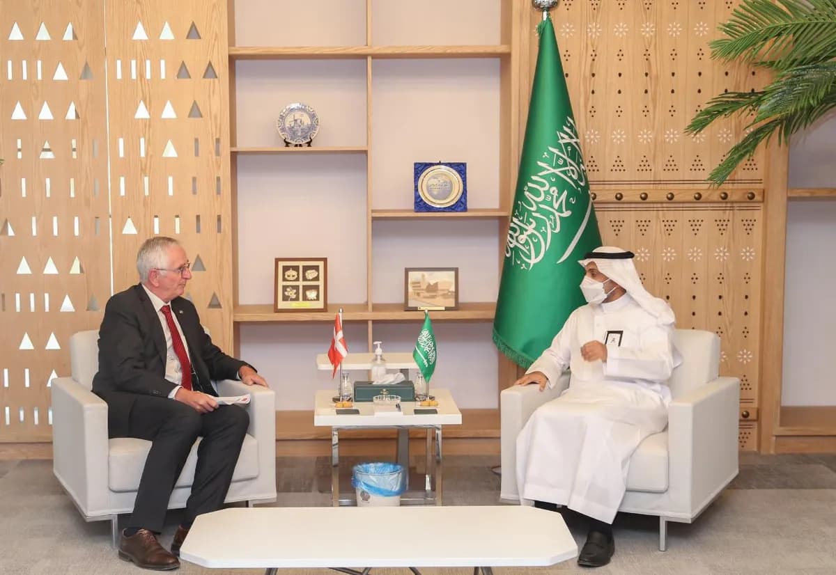 وزير الصحة السعودي يلتقي السفير الدنماركي 3_ssict_1200_826