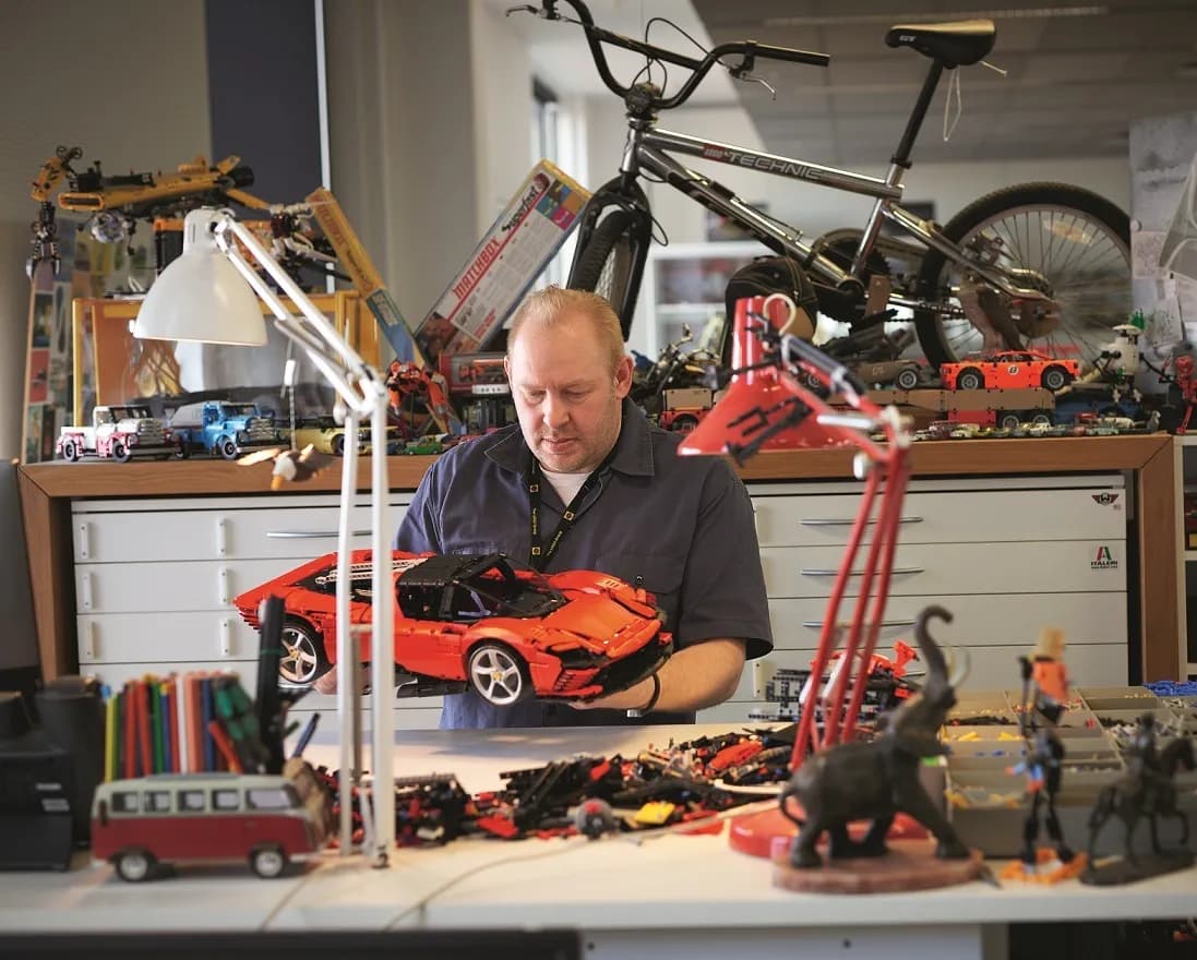 Designer of the LEGO Technic Model_ssict_1097_880