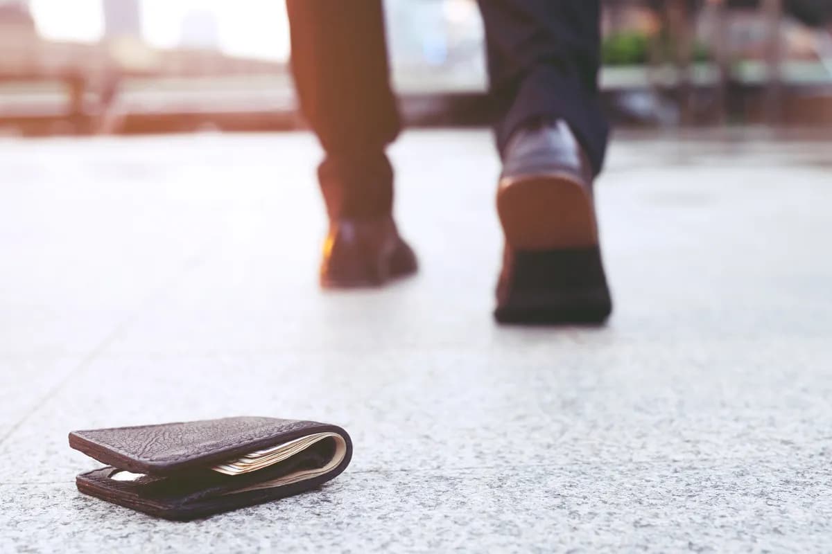 lost-and-found-wallet-high-res_ssict_1200_800