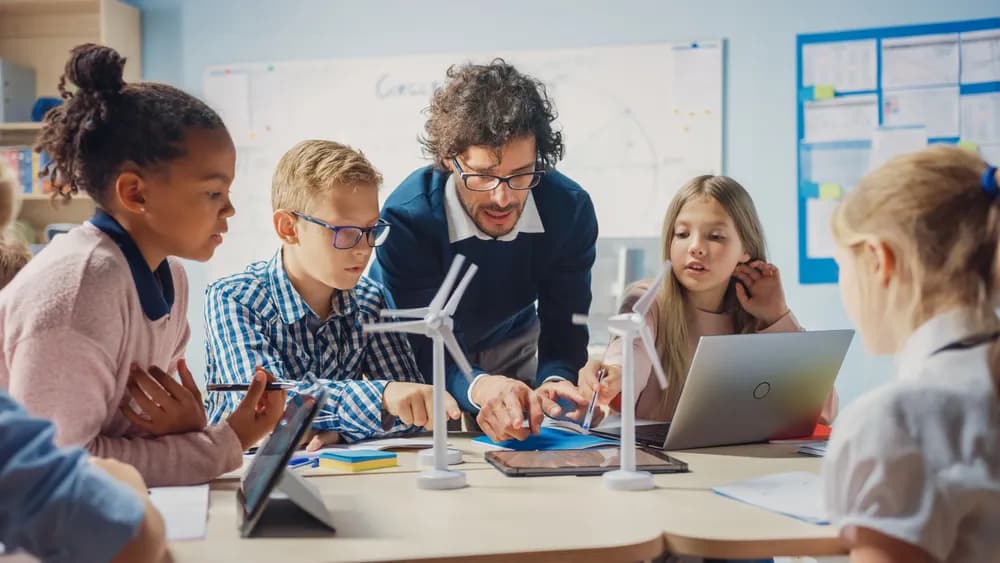 يعتقد 59٪ من أولياء الأمور الذين تمت مقابلتهم أن معرفة اللغة الإنجليزية ستجعل من السهل على أطفالهم العثور على وظيفة_ssict_1000_563
