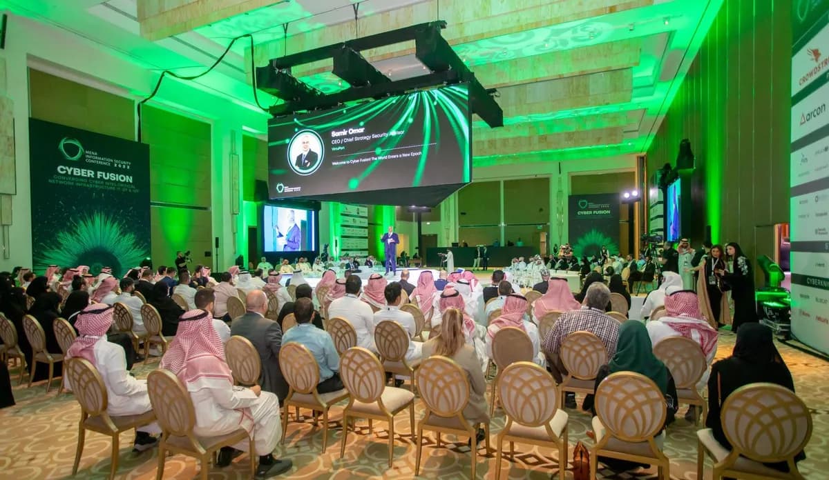 خبراء عالميون وسعوديون يناقشون حماية البُنى التحتية الحساسة من الهجمات السيبرانية4_ssict_1200_696