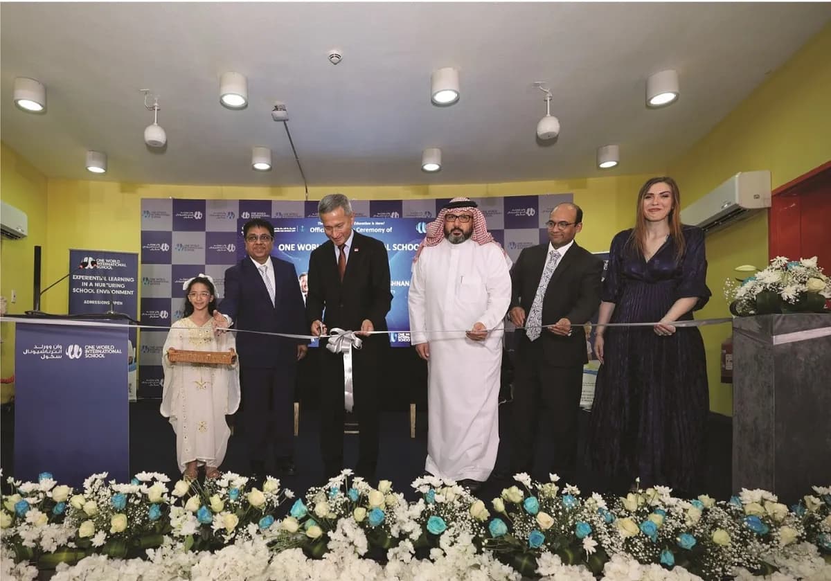 د- فيفيان بالاكريشنان يرأس حفل افتتاح مدرسة ون وورلد العالمية بالرياض_ssict_1200_839