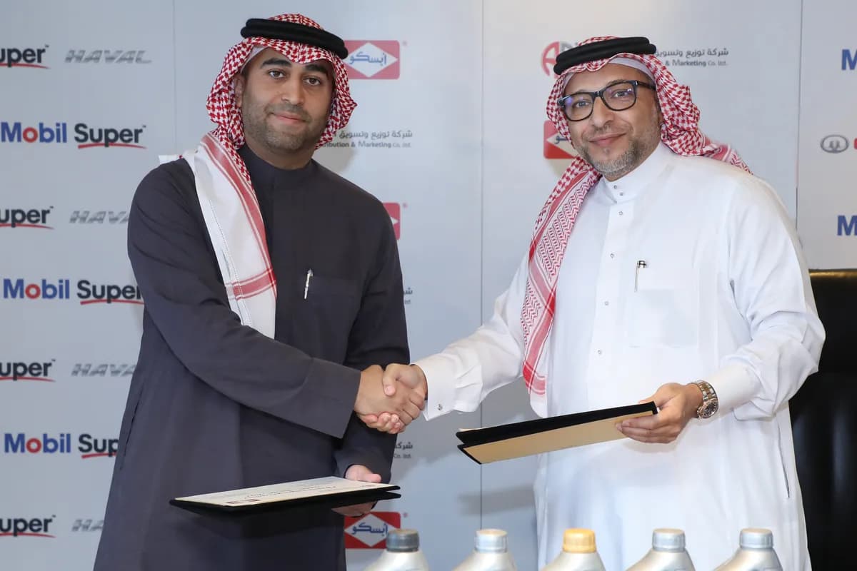 أبسكو زيوت موبيل تحتفل بتوقيع عقد شراكة جديد مع شكرة توزيع وتسويق السيارات المحدودة هافال2_ssict_1200_800