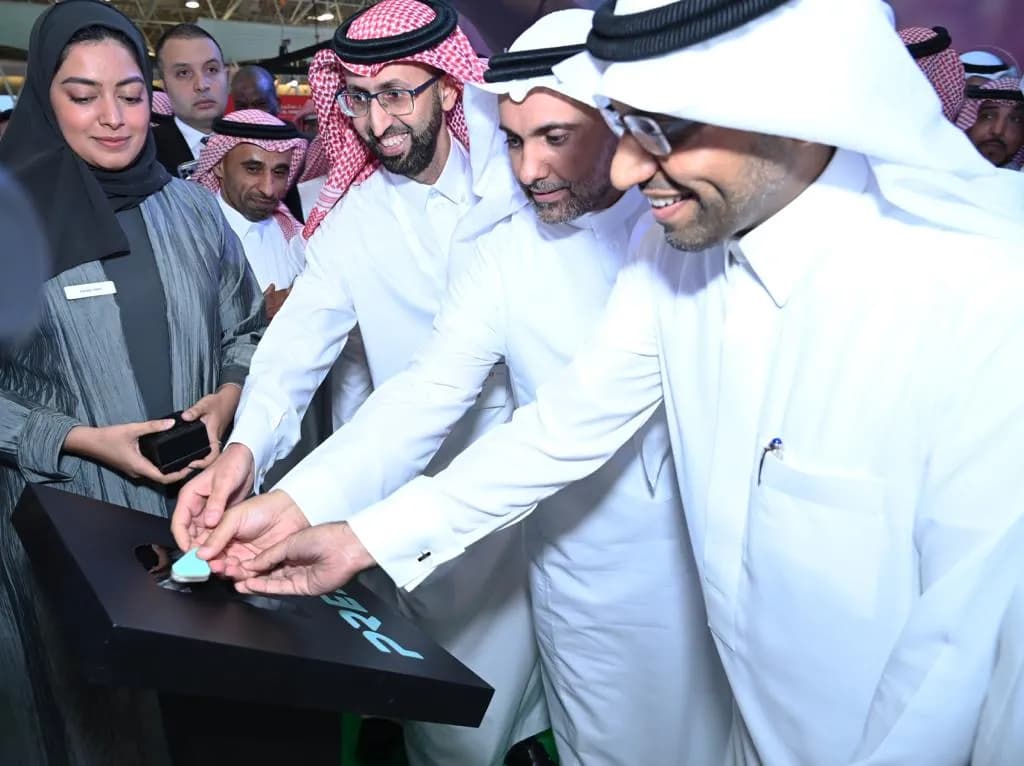 معالي وزير الصحة يشيد بالخدمات التي تقدمها الدواء والشركات التابعة لها2_ssict_1024_766