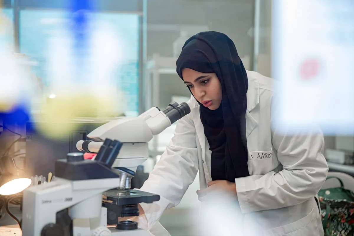 A UAEU researcher dives into microbiology and makes a new scientific discovery in the country2_ssict_1200_800