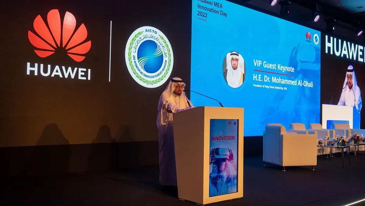 H.E. Dr. Mohammed Al-Ohali Presi dent of King Faisal University سعادة الدكتور محم ? ?? ??? ?????? العوهلي رئيس جامعة الملك فيصل_ssict_1200_676