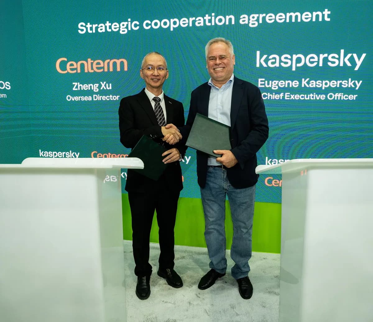 Picture_Eugene Kaspersky and Zheng Xu_ssict_1200_1038