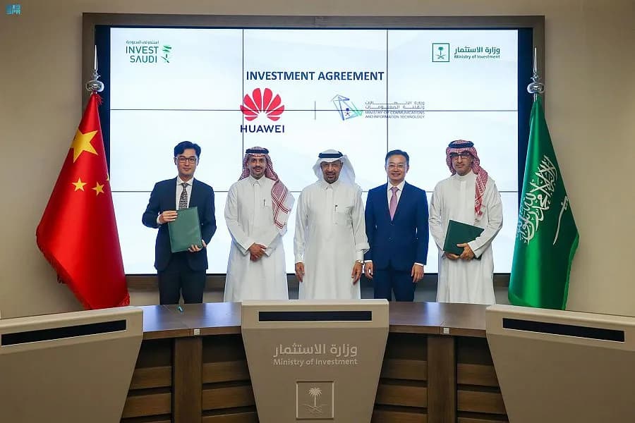 «وزارة الاتصالات» و «هواوي السعودية» تُوَقِّعَانِ مذكرة تفاهم للتعاون في مجال الاتصالات وتقنية المعلومات_ssict_900_600