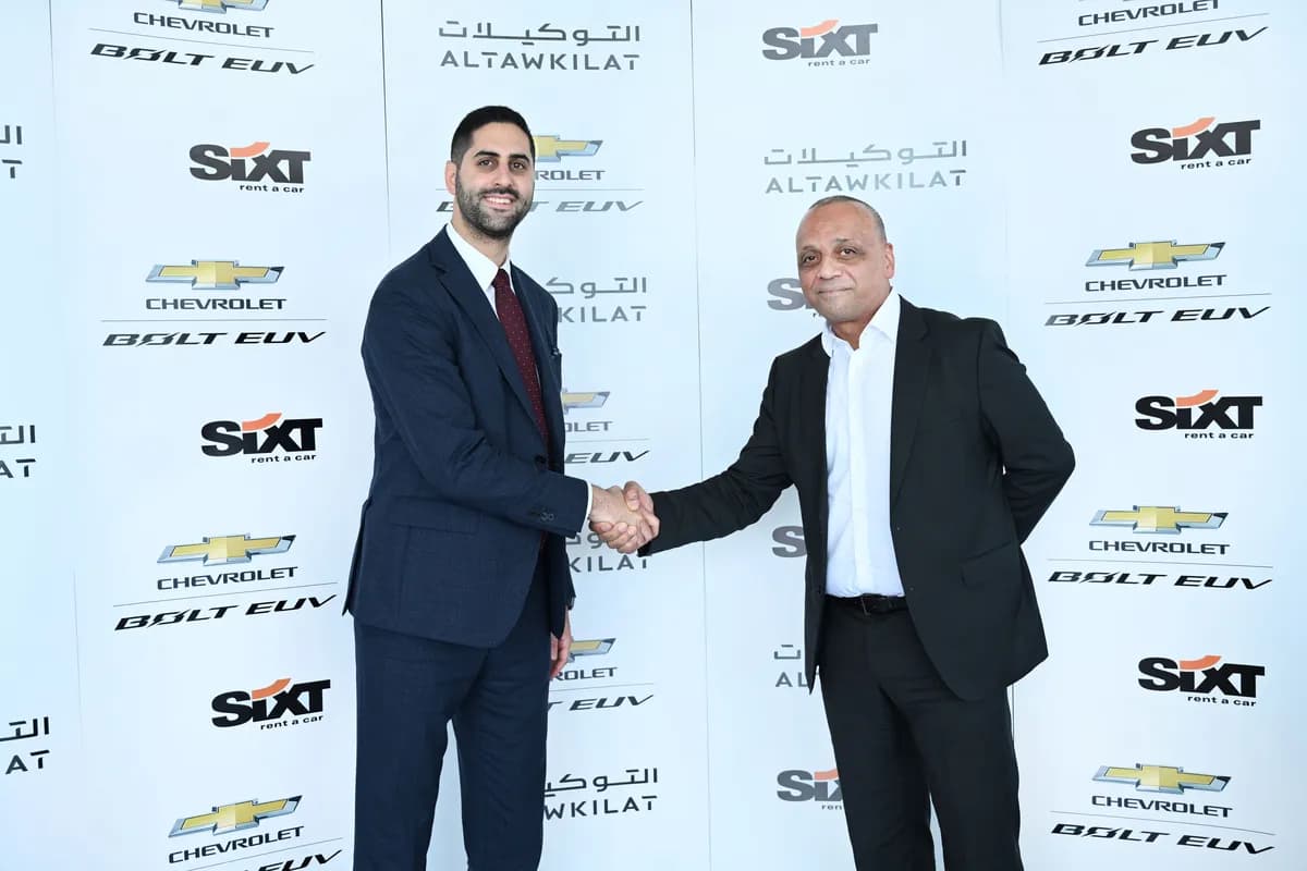 التوكيلات العالمية للسيارات تسلّم سيكست 25 سيارة شفروليه بولت EUV الكهربائية2_ssict_1200_800