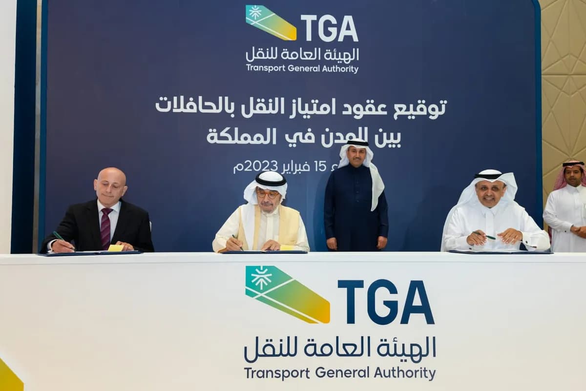 توقيع شركة درب الوطن احدى شركات حافل للنقل عقد الإمتياز الشمالي لخدمات النقل بالحافلات بين المدن مع الهيئة العامة للنقل .2_ssict_1200_801