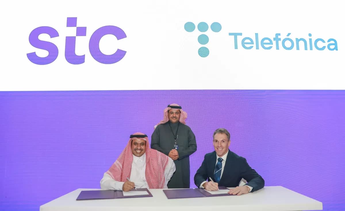 stcو Telefonicaتوقعان اتفاقية استراتيجية لتبادل الخبرات في قطاع الاتصالات وتقنية المعلومات _ssict_1200_734