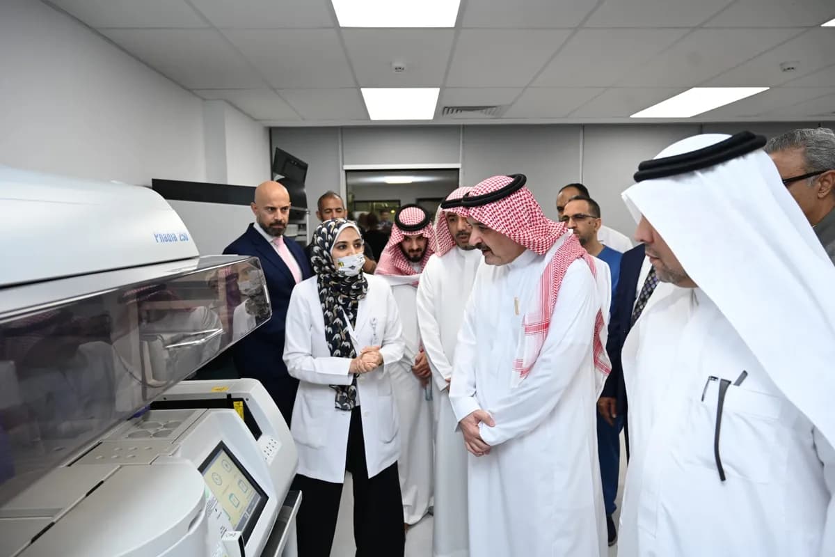 مستشار خادم الحرمين الأمير مشعل بن ماجد يزور مختبرات البرج ويشيد بتطور خدماتها2_ssict_1200_800