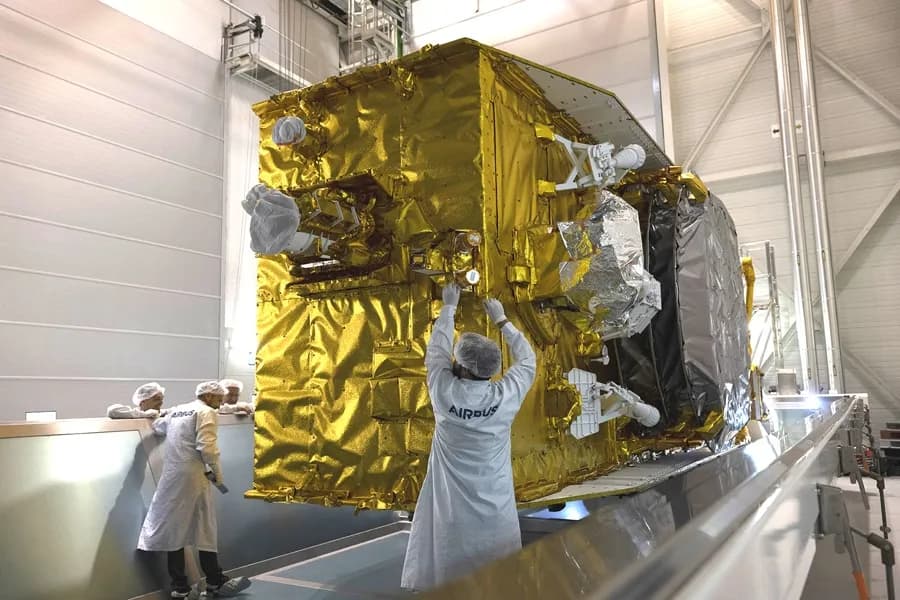 Airbus built Badr-8 satellite for Arabsat has been successfully launched – © Airbus_1 _ssict_900_600
