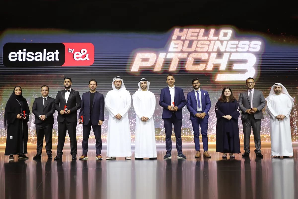 اتصالات من e& تحتفي بالفائزين في منافسةHello Business Pitch 3_ssict_1200_800