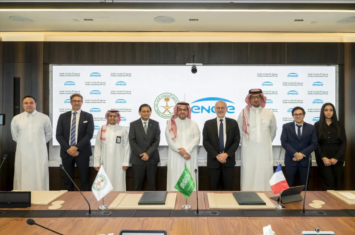 إنجي وصندوق الاستثمارات العامة يوقعان مذكرة تفاهم لتطوير مشروعات الهيدروجين الأخضر في المملكة_ssict_1200_795