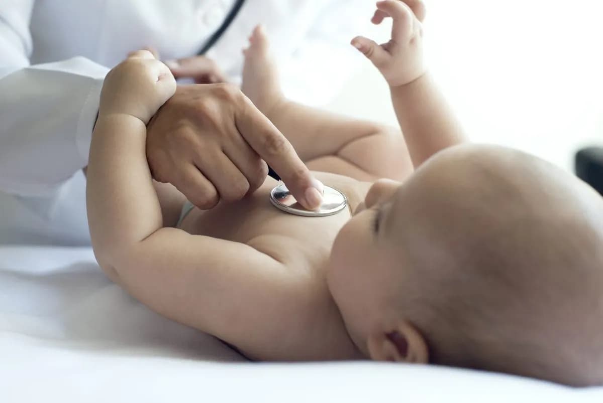 جراحة دقيقة لإصلاح عيب خلقي في رأس رضيعة سعودية2_ssict_1200_801