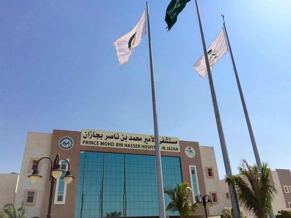 إنقاذ حياة سعودي من انفجار قرحة بالاثني عشر2_ssict_1200_900