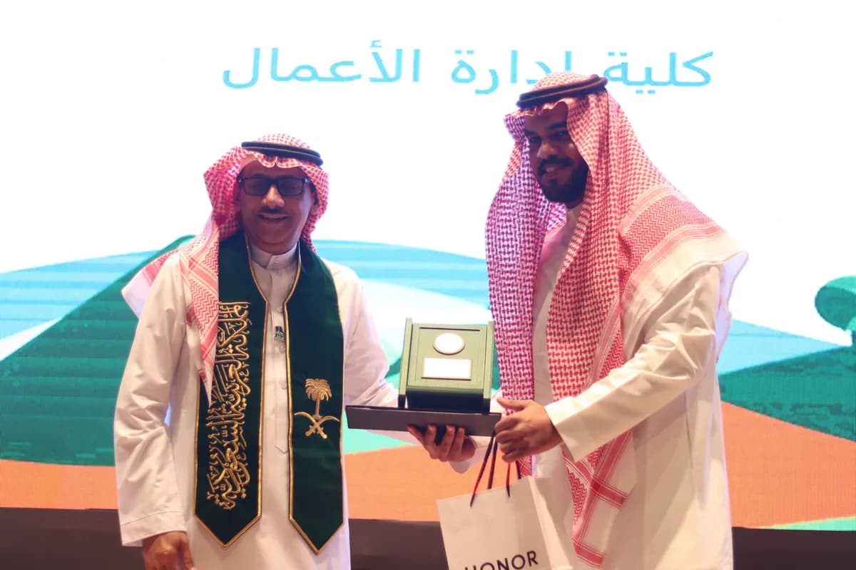 HONOR ترعى المسابقة الفنية لجامعة الملك سعود نحلم ونحقق4_ssict_1200_800