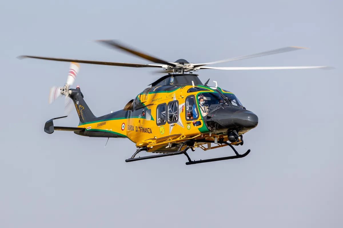 AW169 72002 1DX_9469 lr_ssict_1200_800