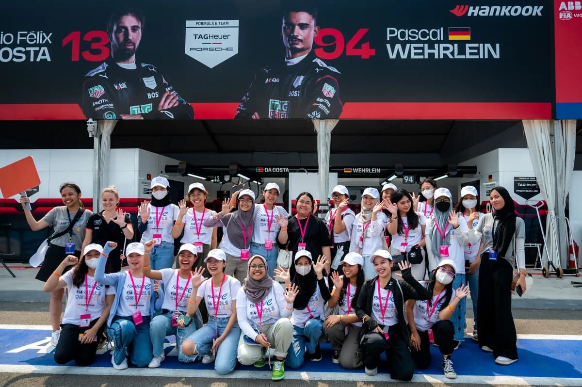 الفورمولا إي توسع نطاق مبادرة FIA GIRLS ON TRACK لتشمل جميع سباقات البطولة خلال الموسم القادم_ssict_1200_798